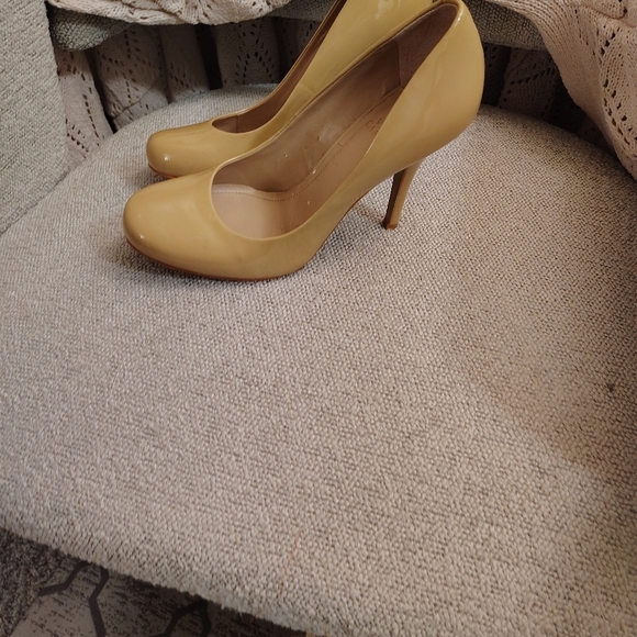 Vince Camuto pump, heels, tan, executive, professional, out on the town, stylish - Picture 13 of 13